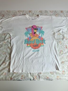 Vintage white Heavy Tee Hard Rock Cafe Miami Flamingo Graphic Tee
